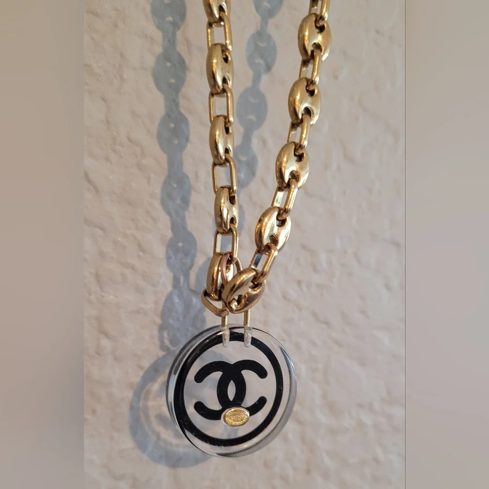 C h a n e l Pendant Necklace - Picture 9 of 10